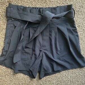 Athleta Skyline Short II, Size 2